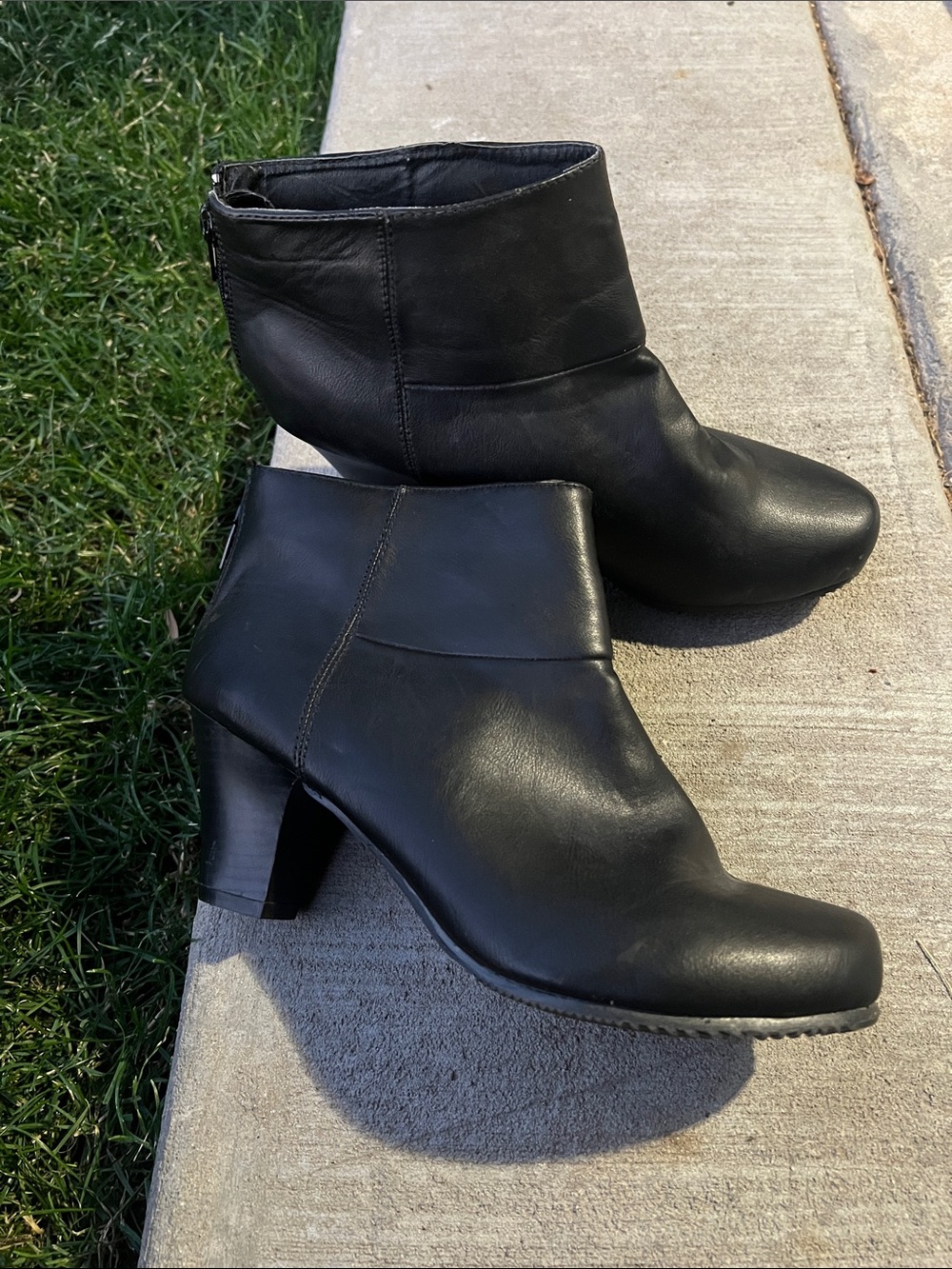 MOOTSIES TOOTSIES Women's Black Ankle Boots/ never worn